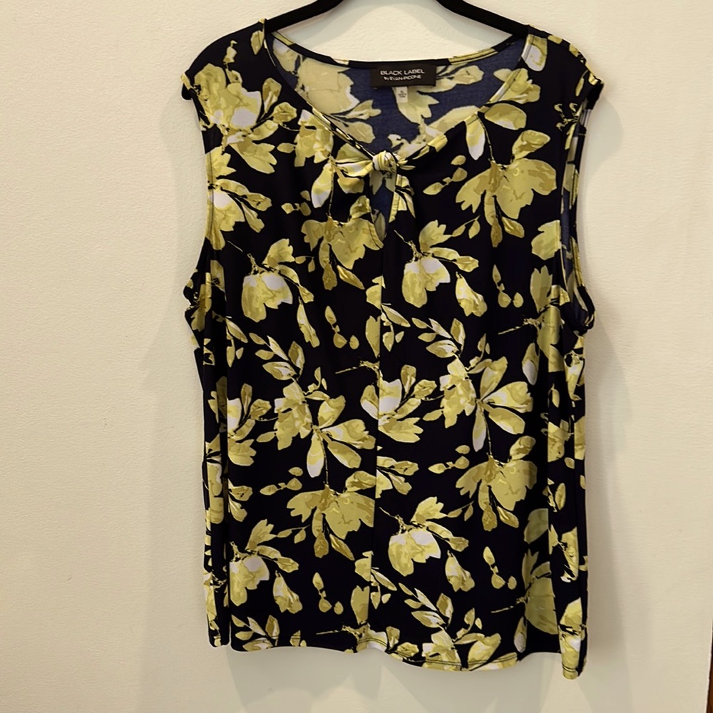 Black Label CL Sleeveless top. Excellent condition!